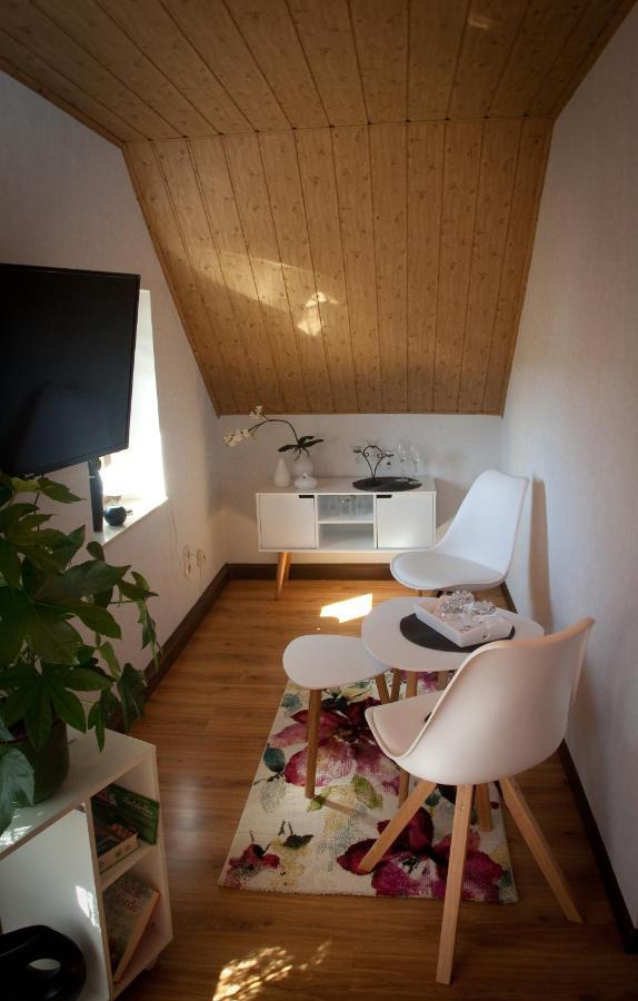 Gaestezimmer Im Gruenen Haus Lägenhet Thum Exteriör bild