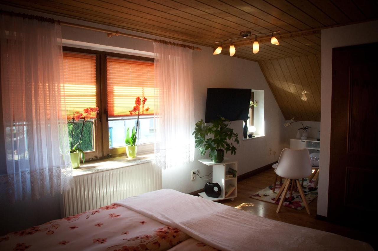 Gaestezimmer Im Gruenen Haus Lägenhet Thum Exteriör bild