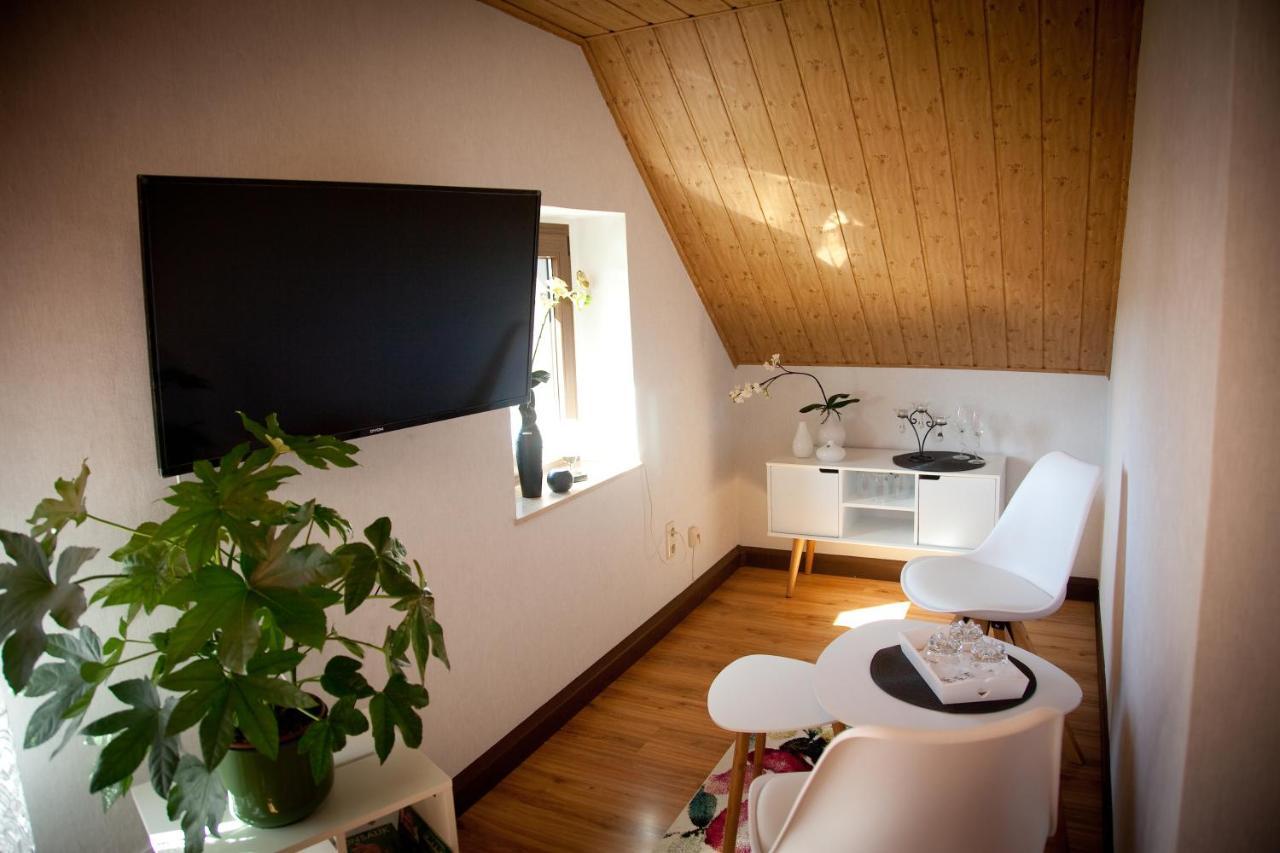 Gaestezimmer Im Gruenen Haus Lägenhet Thum Exteriör bild